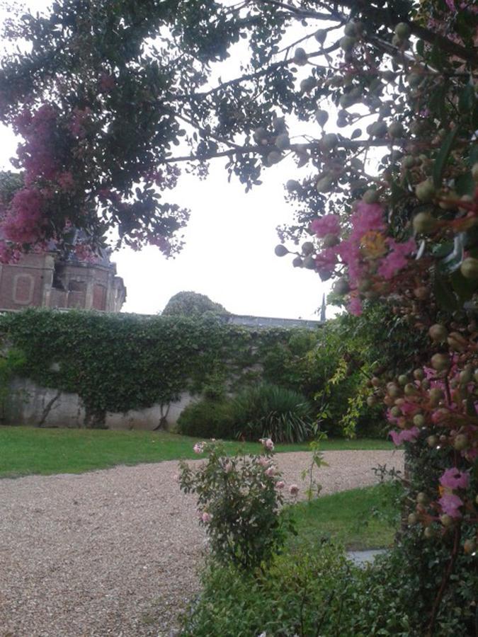 Hotel Au Chateau Blanc Saint-Aubin-lès-Elbeuf Exterior foto