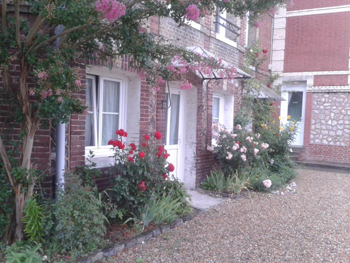 Hotel Au Chateau Blanc Saint-Aubin-lès-Elbeuf Exterior foto